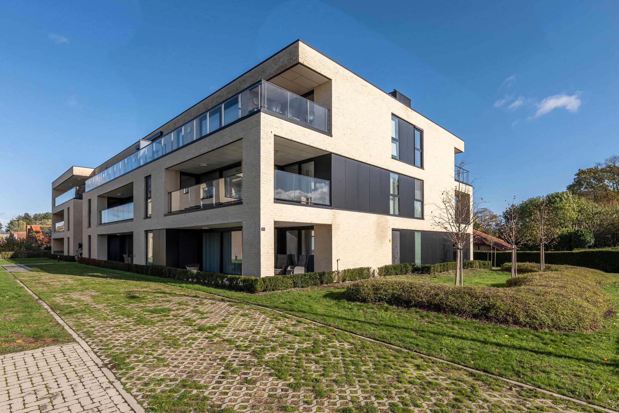 Centraal gelegen, recent appartement van 100m² met 2 slpks foto 15
