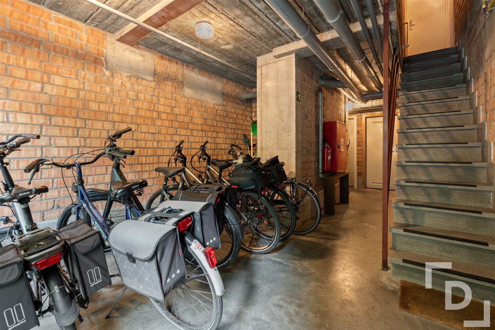 Ruim appartement met 3 slaapkamers en garage te koop in centrum Ieper. foto 17