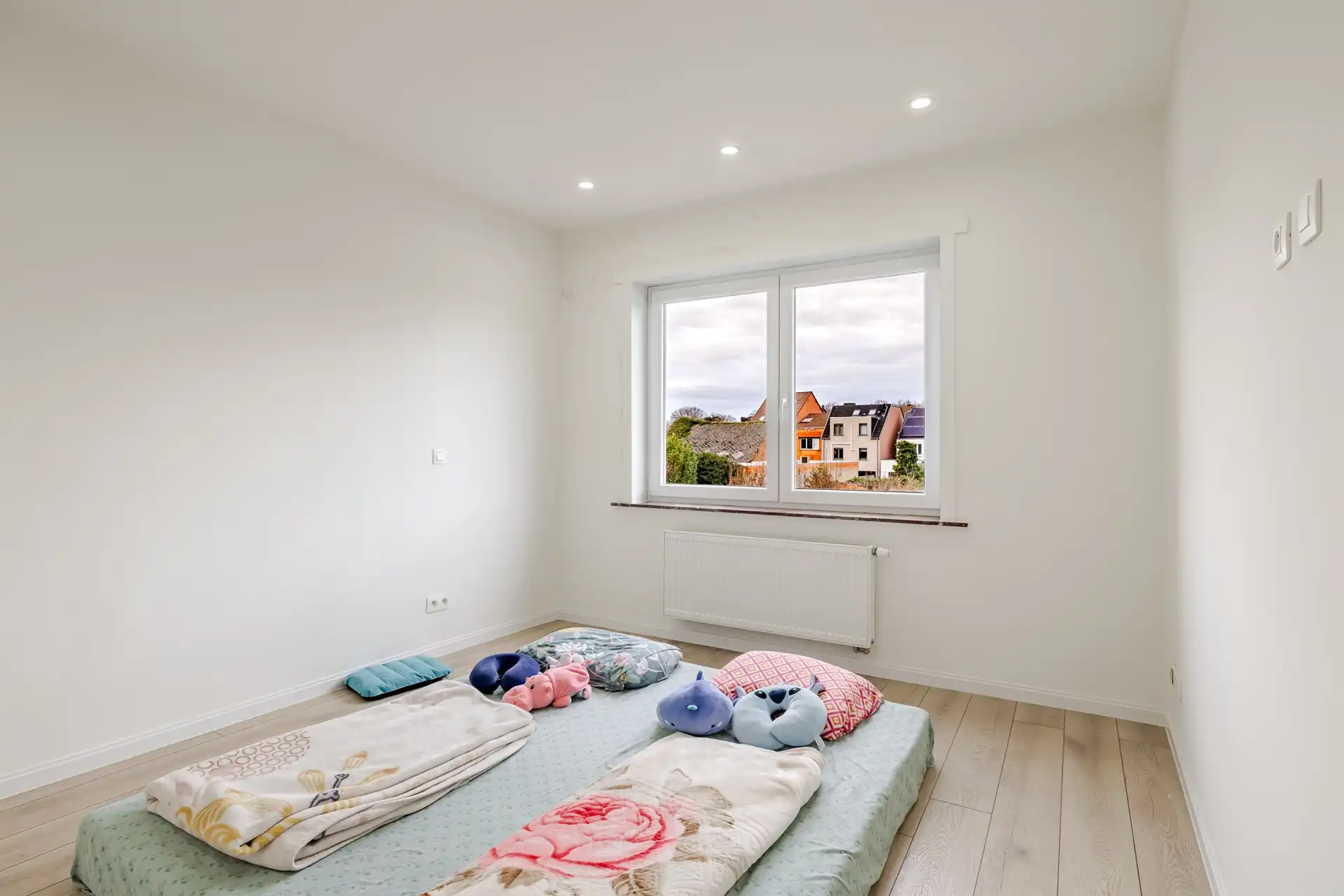 Deels gerenoveerde woning met drie slaapkamers te Erembodegem foto 14