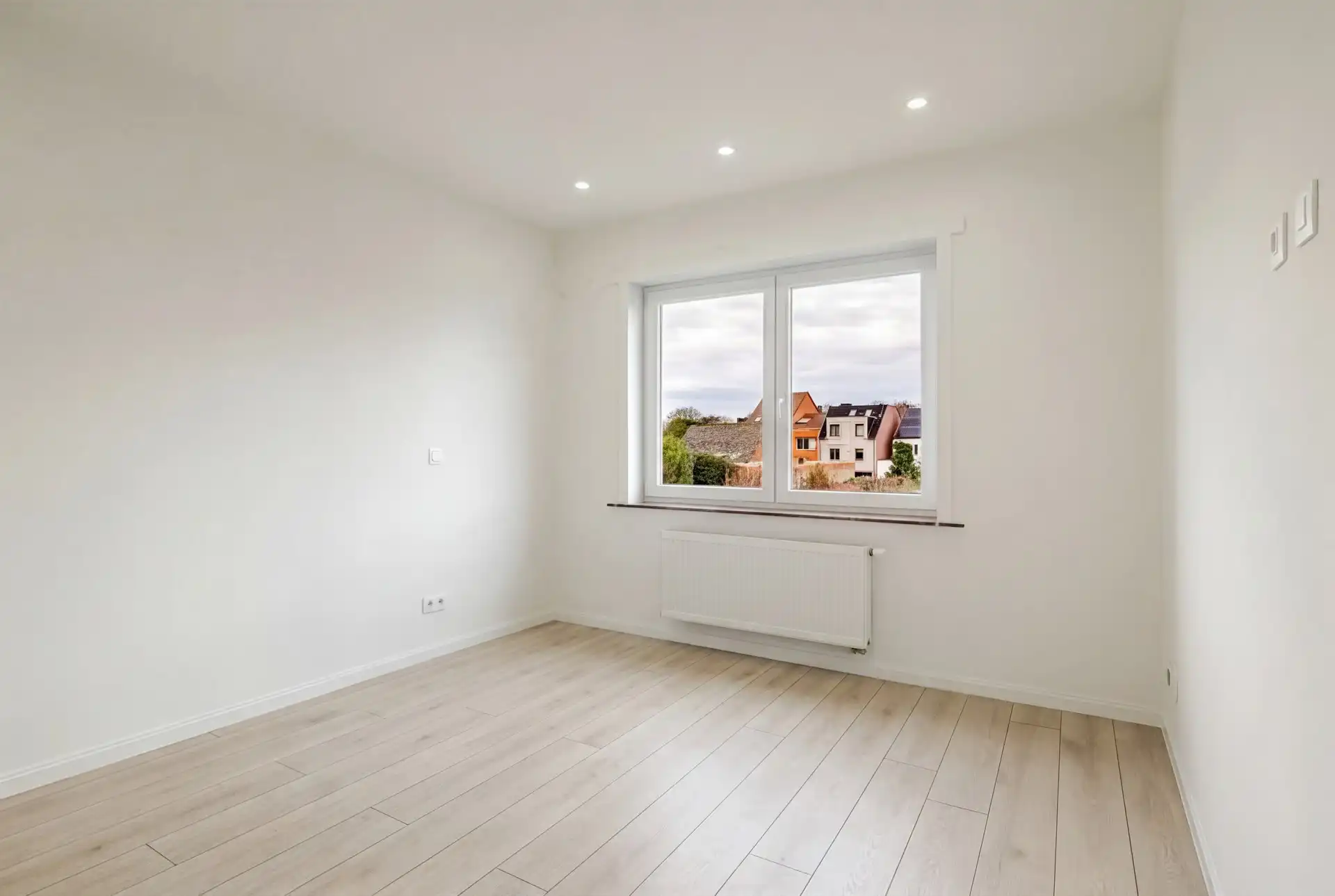 Deels gerenoveerde woning met drie slaapkamers te Erembodegem foto 14