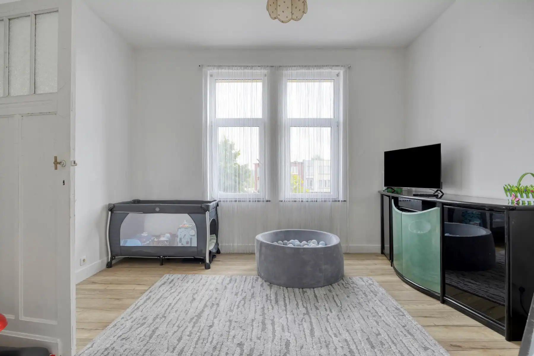 Handelspand met bewoning op topligging foto 12