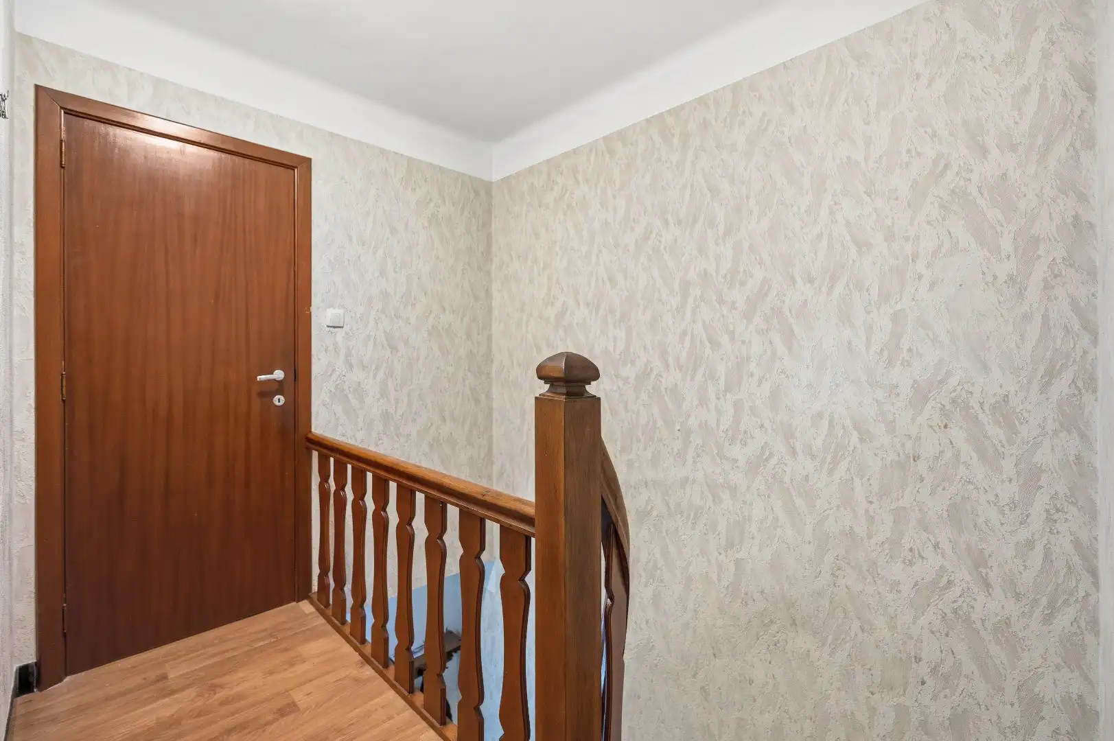 Instapklare rijwoning in een rustige straat te Tienen foto 19