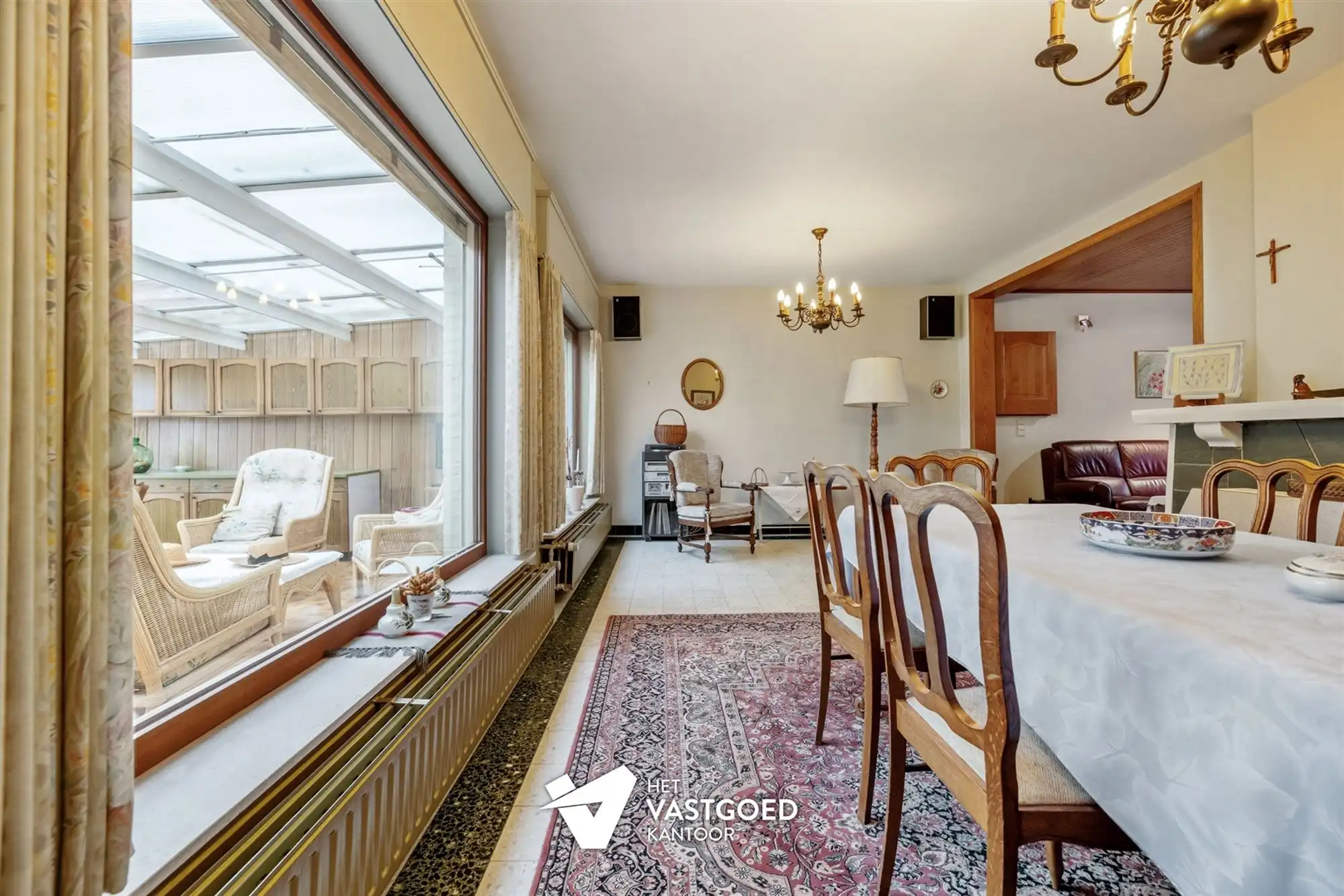 CENTRAAL GELEGEN, RUIME WONING MET VEEL MOGELIJKHEDEN! foto 3