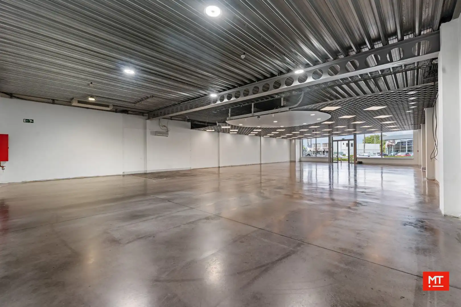 Baanwinkel te huur in het Mammoet Center te Roeselare foto 5