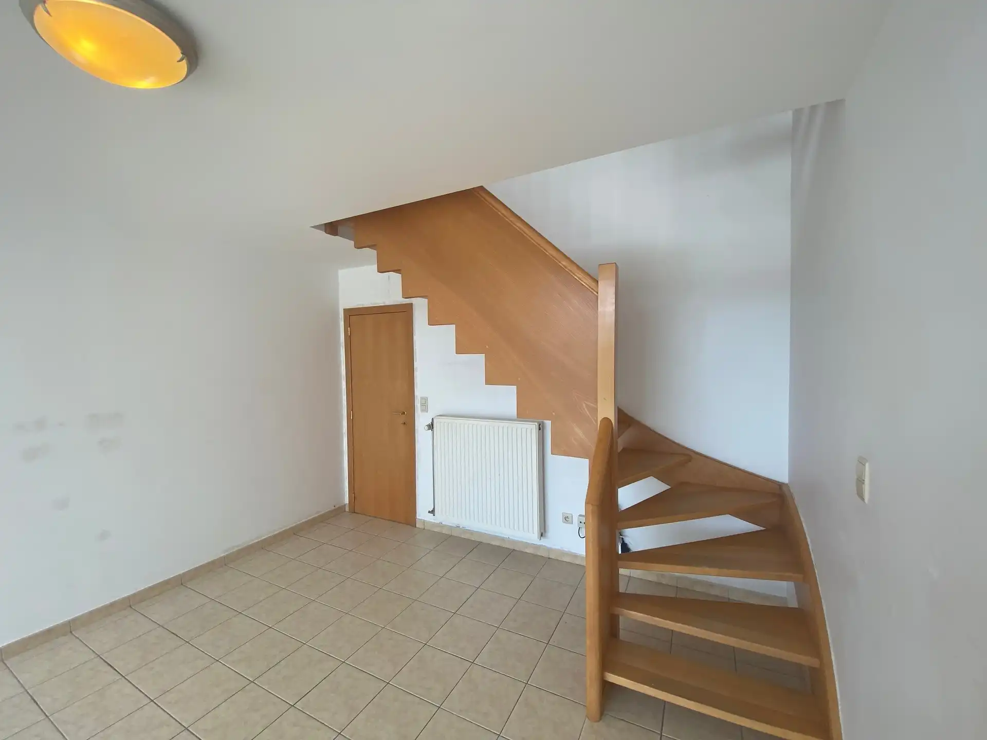 Ruime en lichtrijke woning met aangename west-geörienteerde tuin, gelegen in een rustige en doodlopende straat op wandelafstand van het centrum van Kortenberg. foto 7