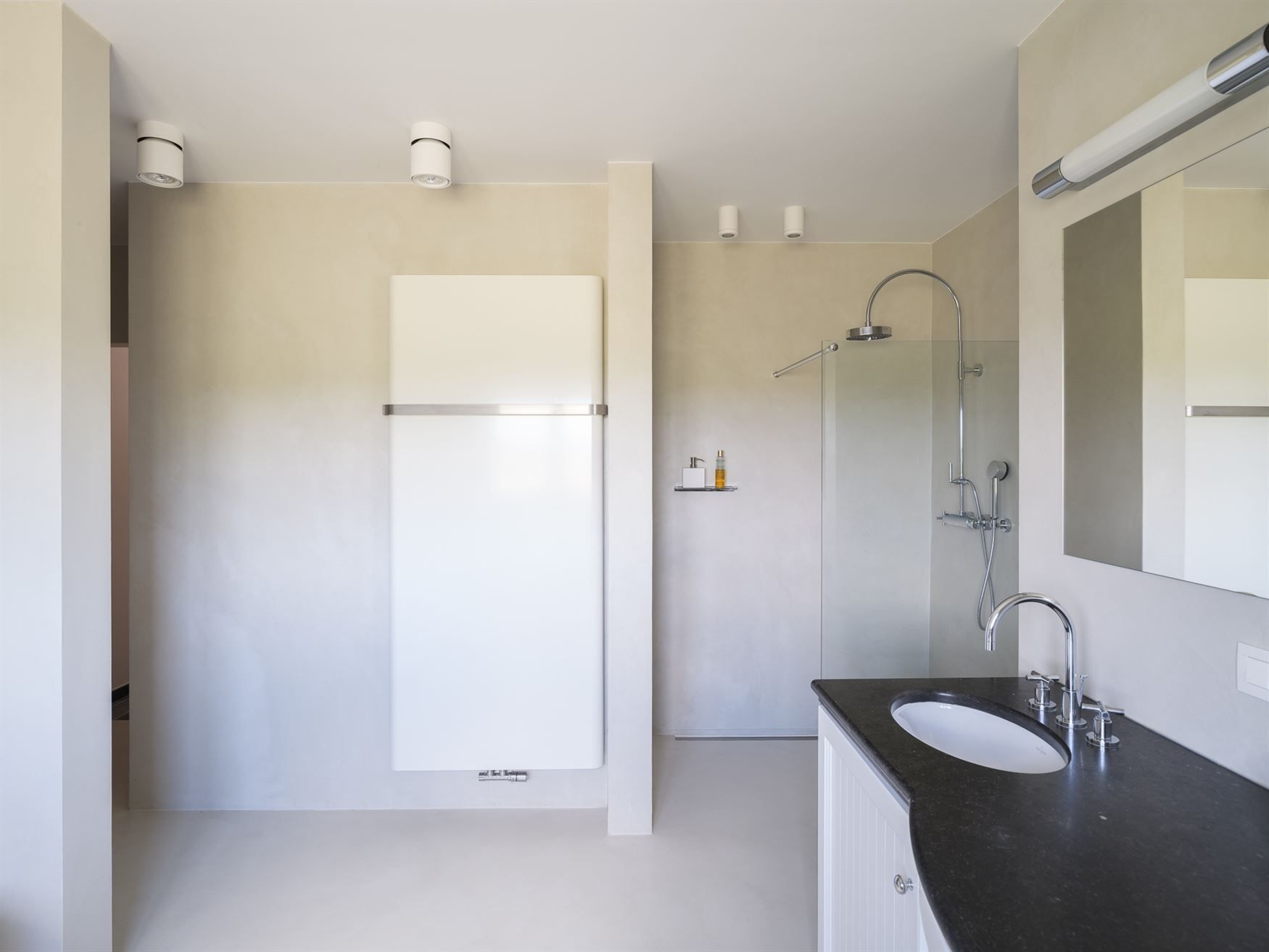 Karaktervolle hoeve met stijl en privacy foto 25