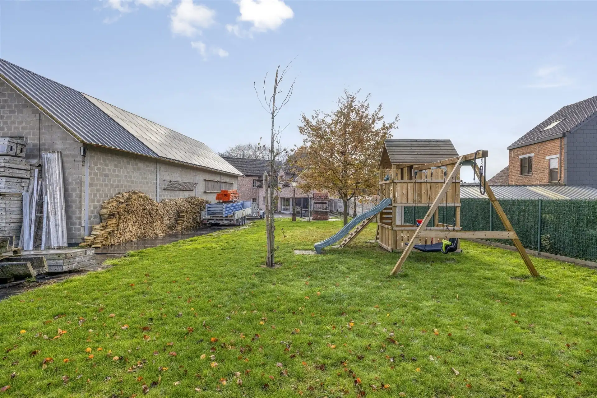 Volledige gerenoveerde woning met loods foto 36