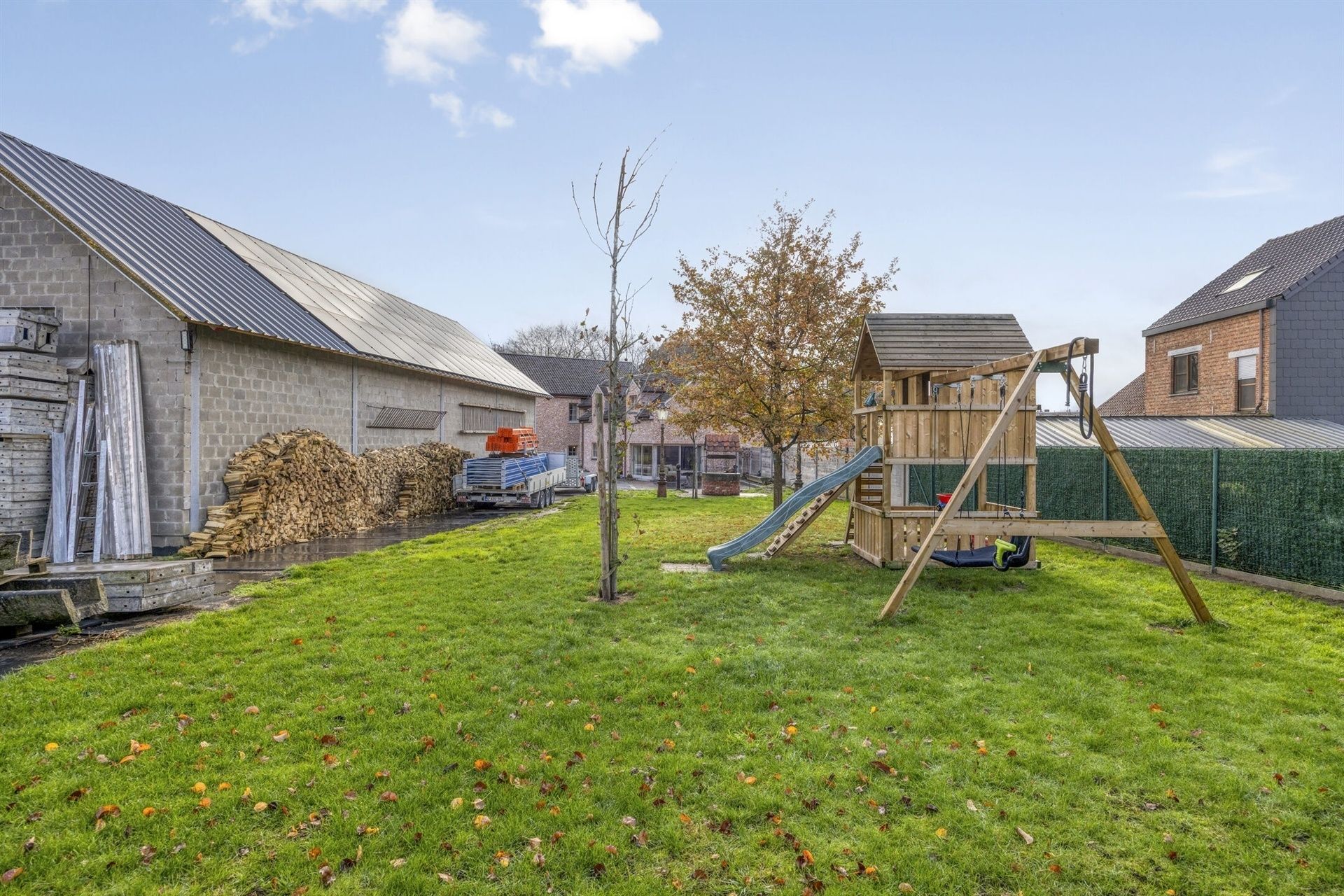 Volledige gerenoveerde woning met loods foto 36