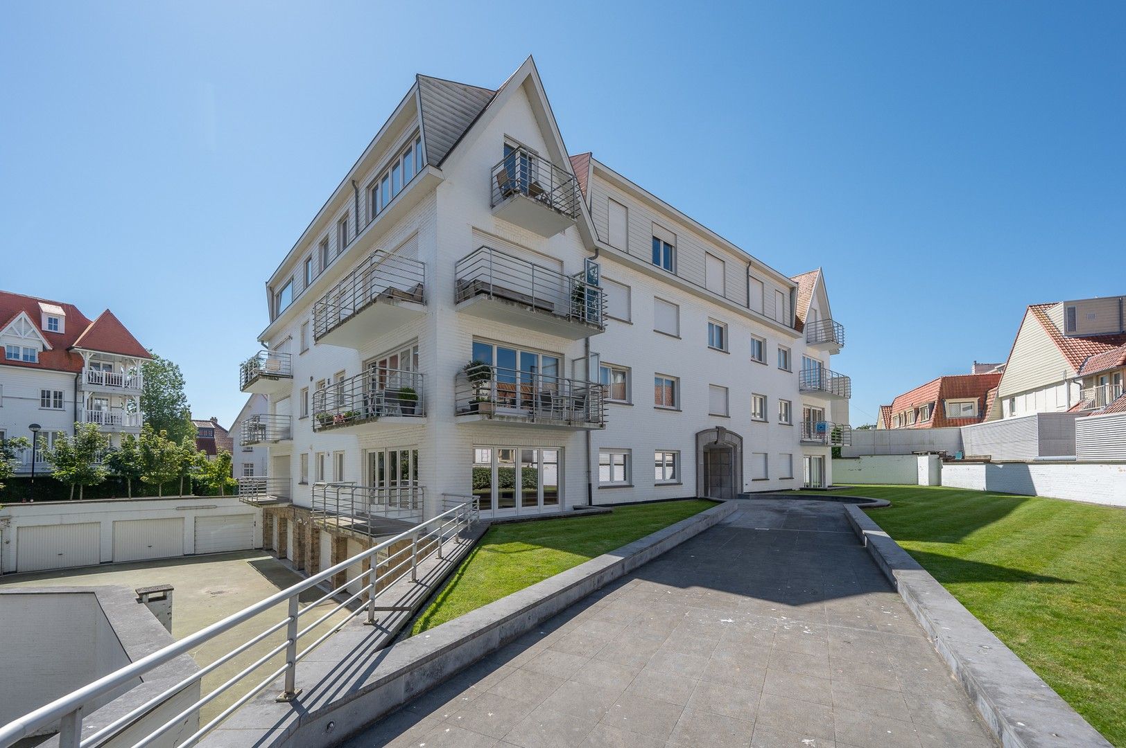 Ruim lichtrijk hoekappartement in het Zoute dichtbij de winkels, het strand en de zee. foto 14