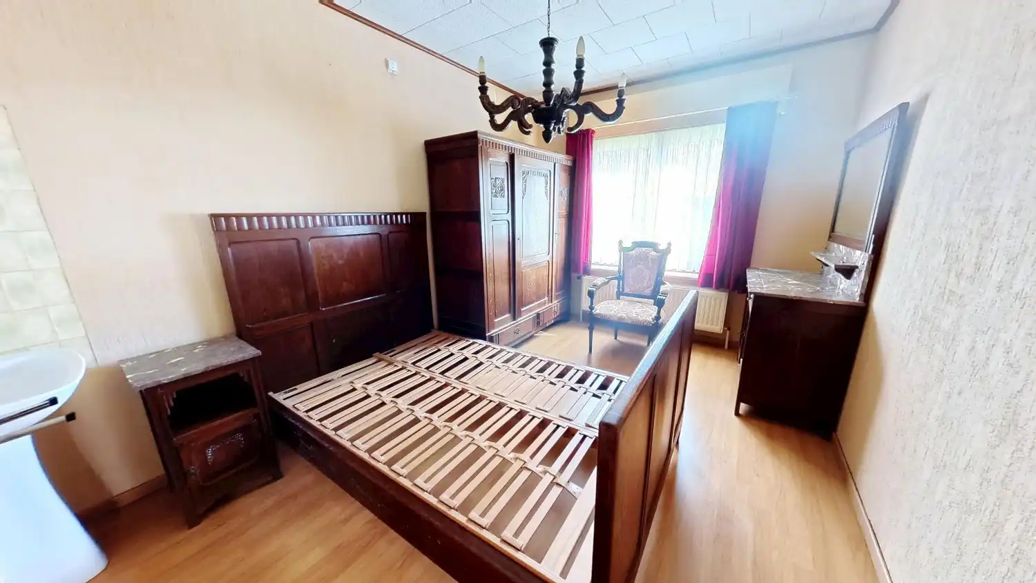 Centraal gelegen woning met 3 slaapkamers en mooie tuin! foto 6