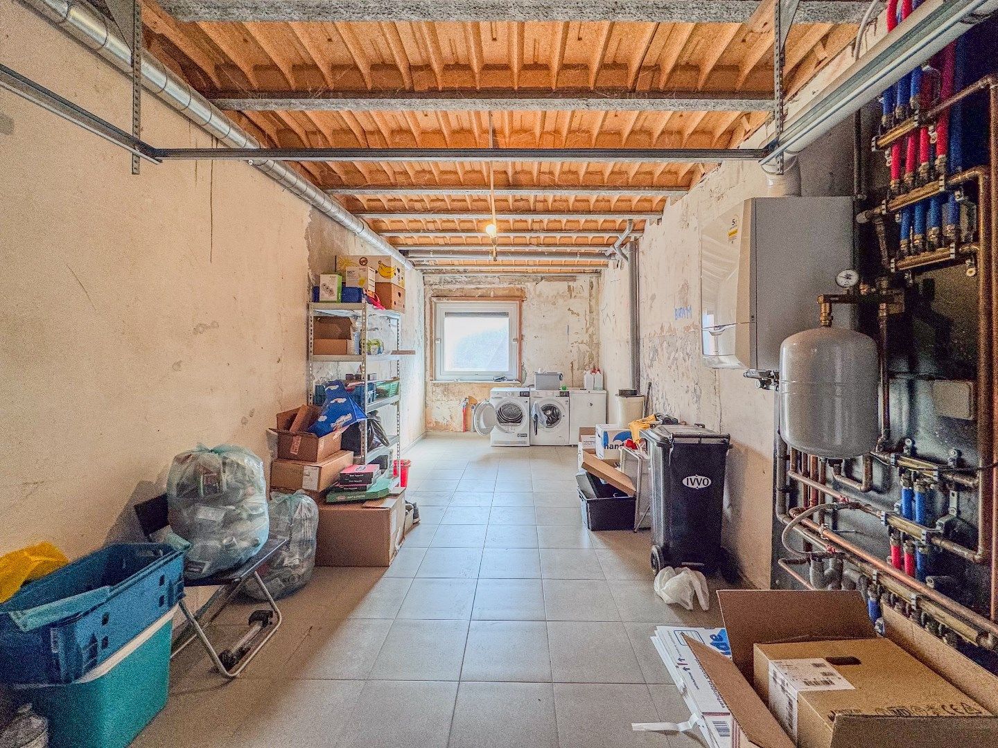 Ruime rijwoning met 3 slaapkamers en grote garage. foto 5