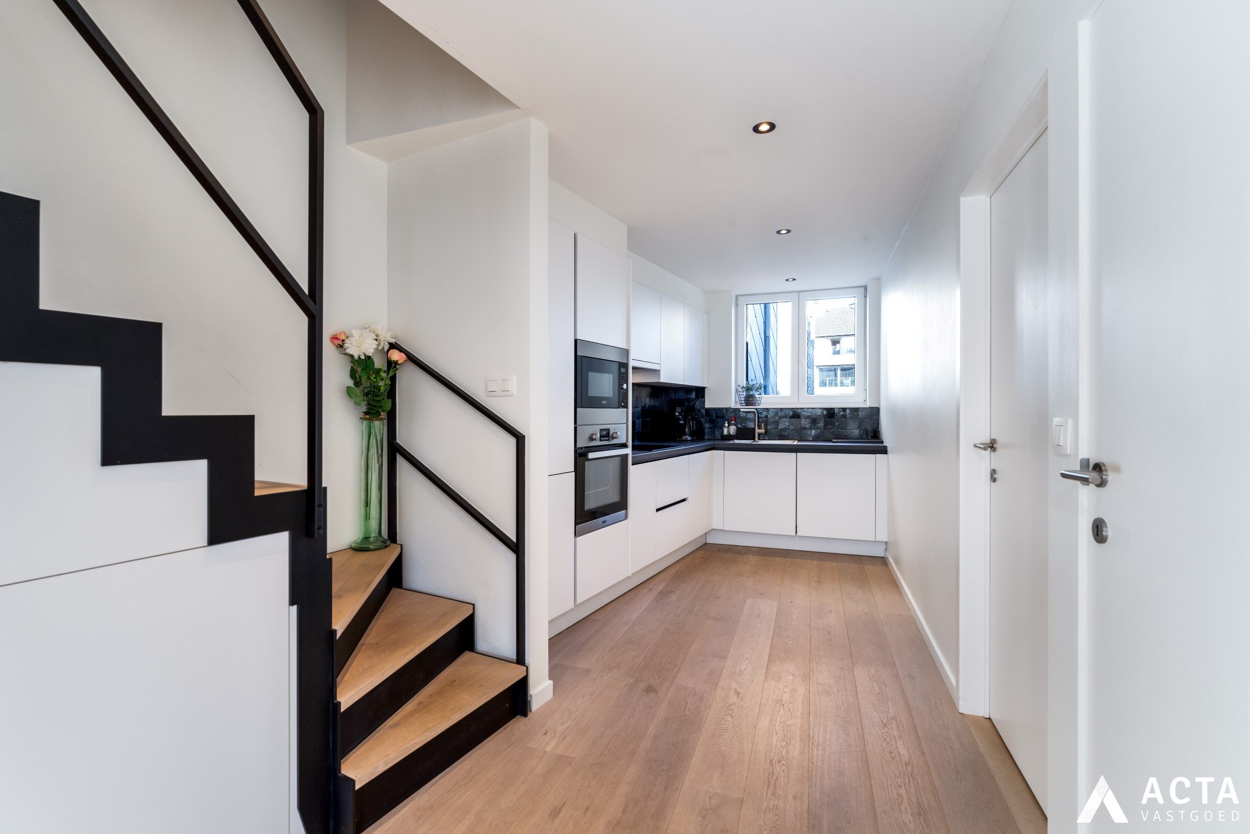 Gerenoveerd duplexappartement met twee slaapkamers aan de Visserskaai van Oostende foto 5