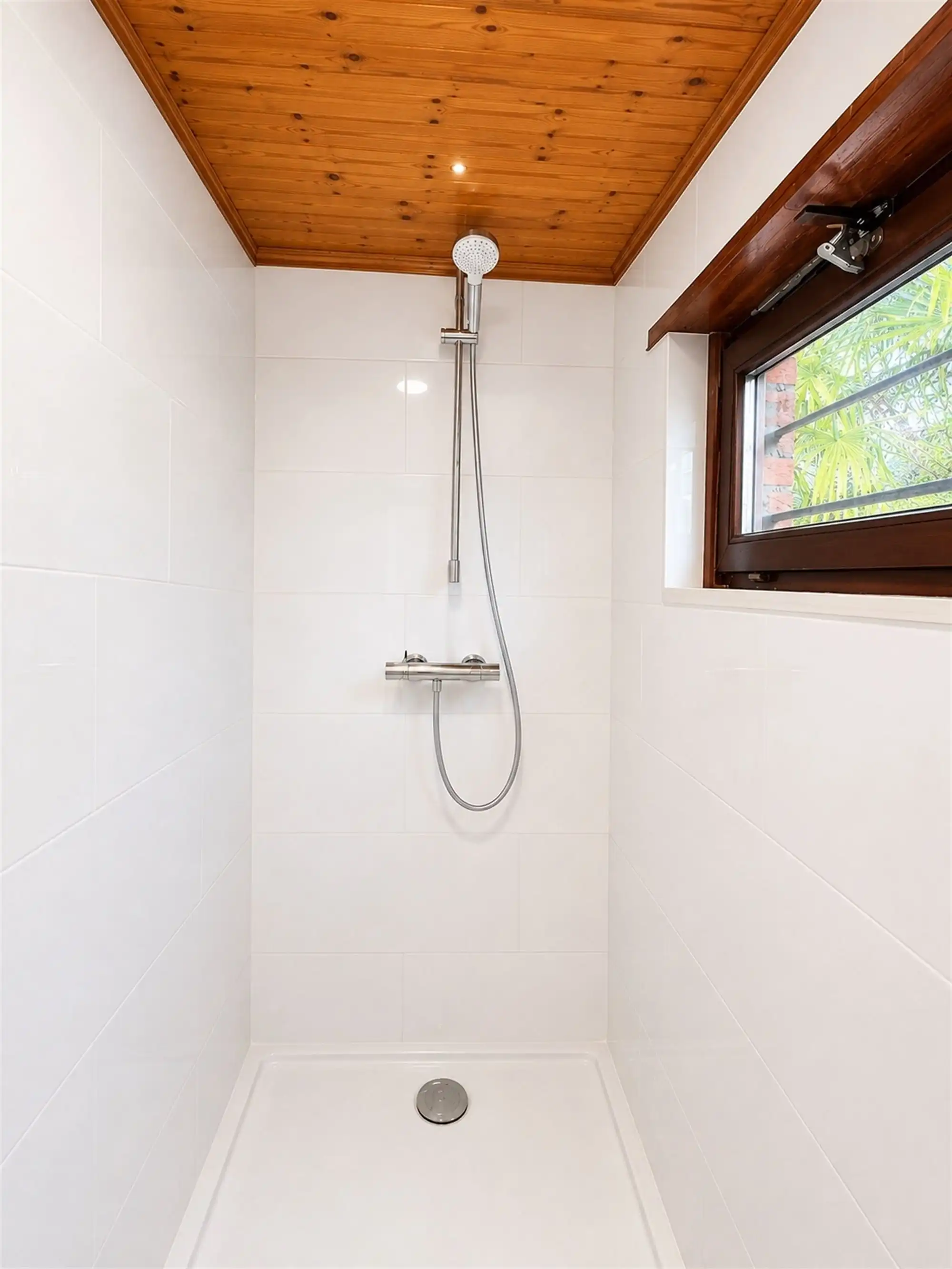 Gelijkvloers appartement met 400m² tuin foto 10