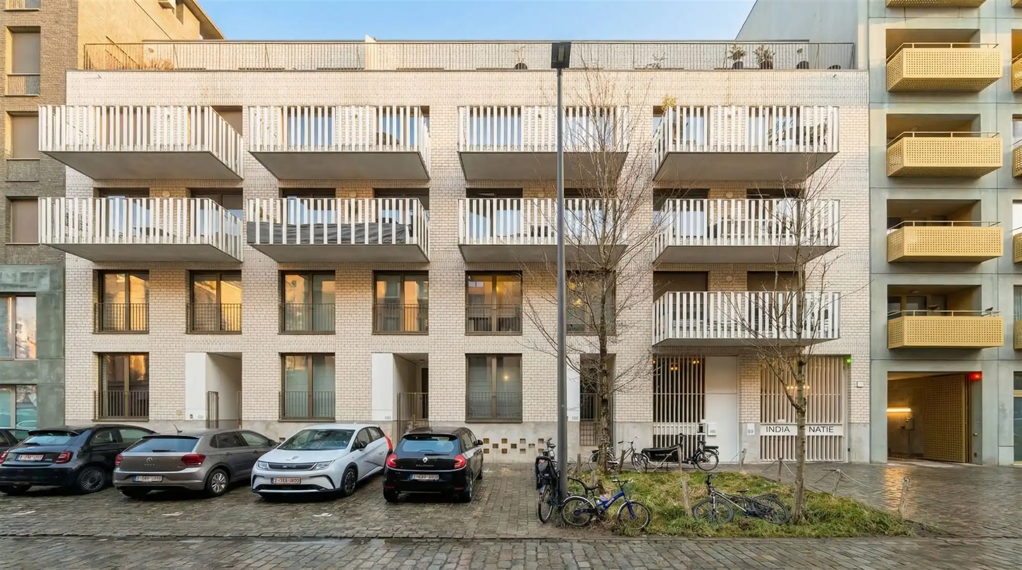 Garageplaats te huur in de Cadixbuurt. foto {{pictureIndex}}