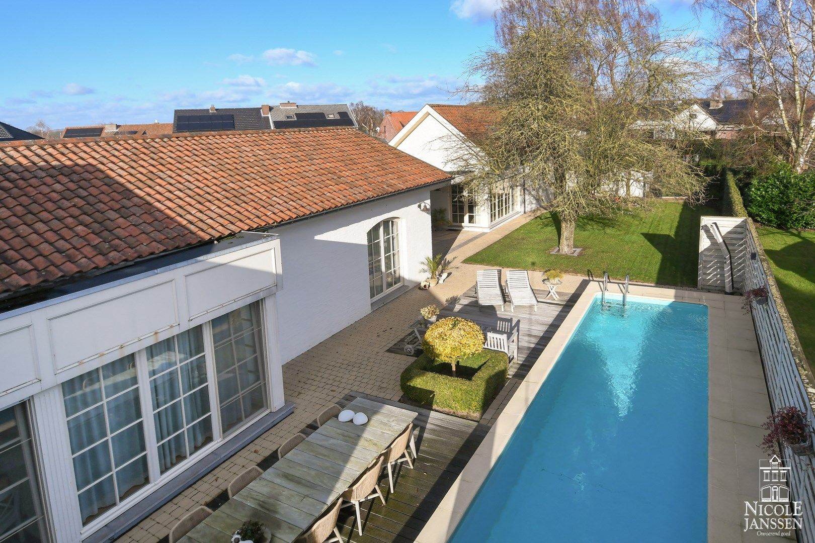 Verrassend ruime woning met bijgebouw en mooie tuin met zwembad foto 3