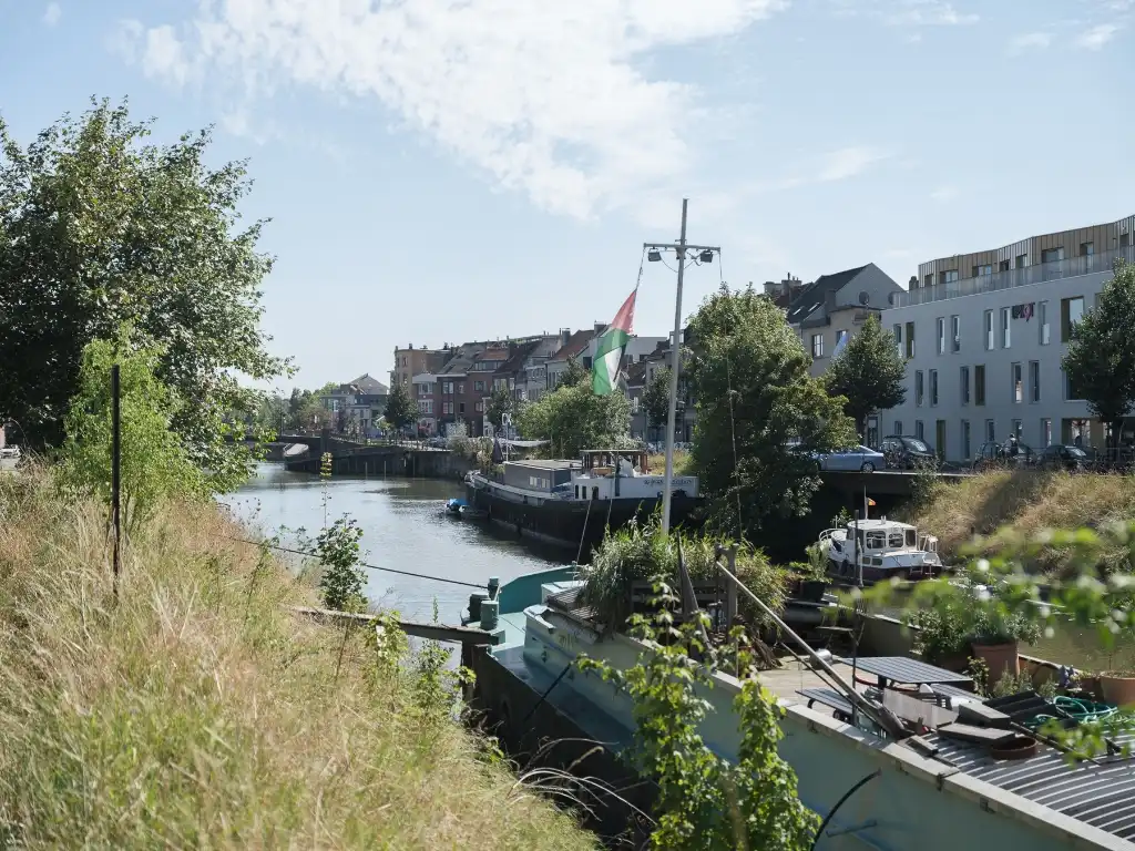 Instapklare stadswoning (EPC B) met twee slaapkamers, rustig gelegen nabij de Coupure foto 14