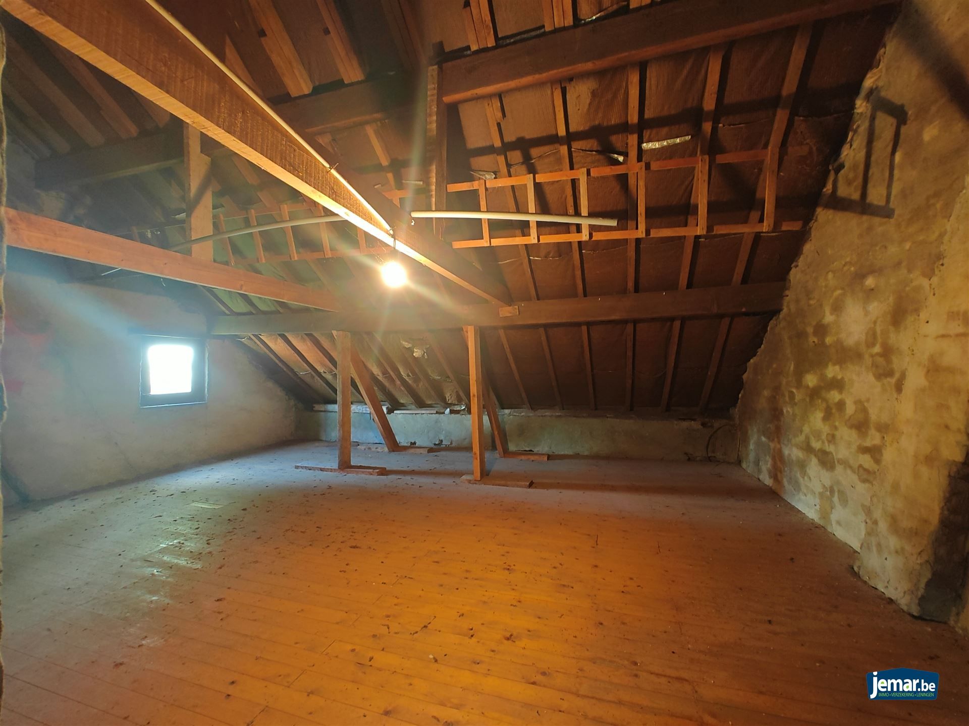 Ruime te renoveren woning met tuin, garages en eindeloos potentieel in Maasmechelen. foto 19