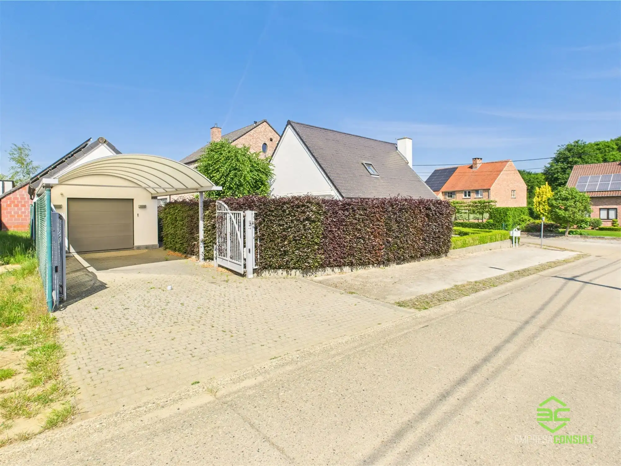 Instapklare gezinswoning met 3 slpk in Linkhout! foto 3