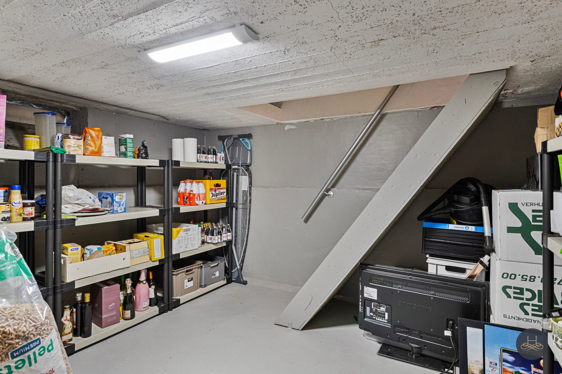 Gerenoveerde woning met grote garage/opslagplaats van +- 90 m2 foto 37