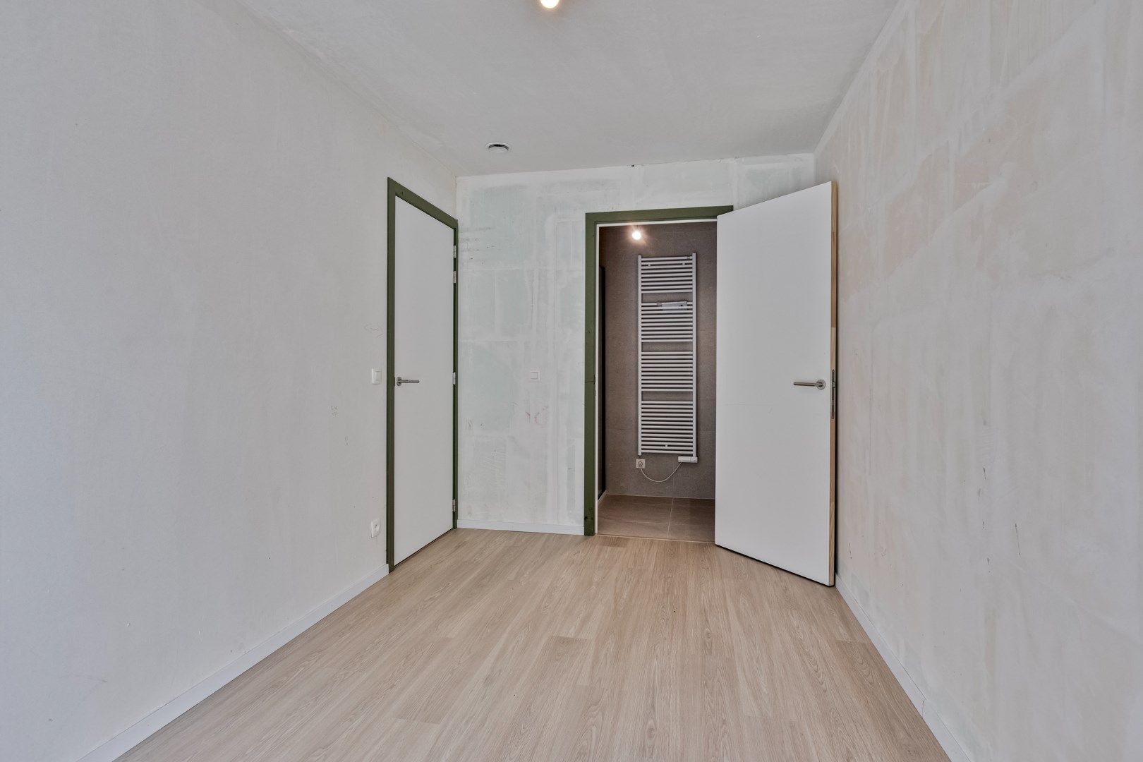 Luxueus gelijkvloers 3-slaapkamerappartement met tuin en terras! 6% BTW mogelijk  foto 17