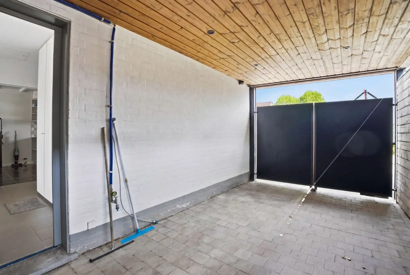 Kwalitatief afgewerkte alleenstaande woning in rustige woonwijk te koop in Kuurne! foto 19