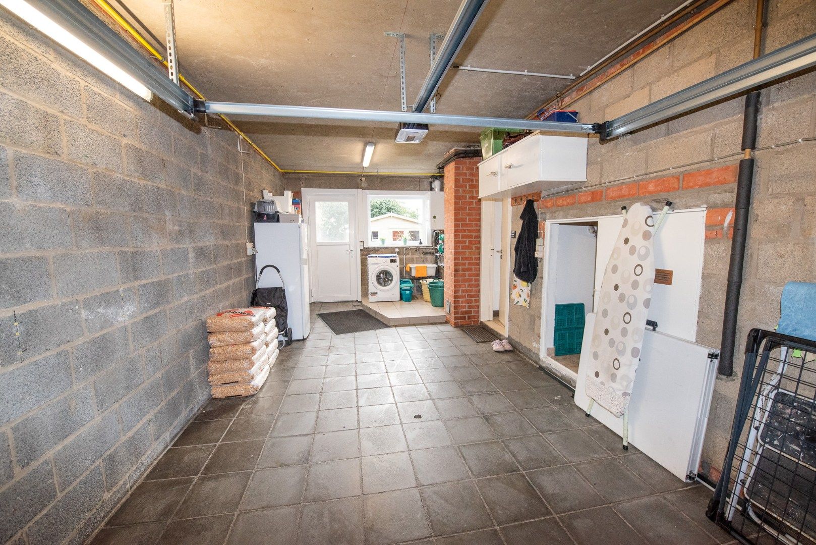 Goed onderhouden, halfopen woning met 4 slaapkamers op 438 m² in Zulte foto 8