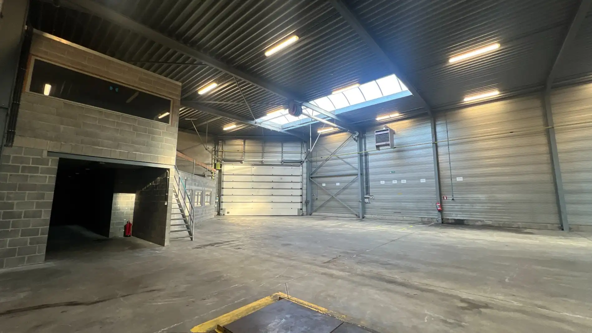 Magazijn te huur vlakbij R4 in Evergem foto 6