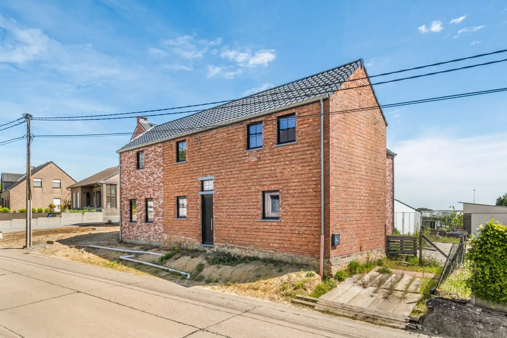 Ruime woning met karakter en afwerkingsmogelijkheden in Budingen foto {{pictureIndex}}