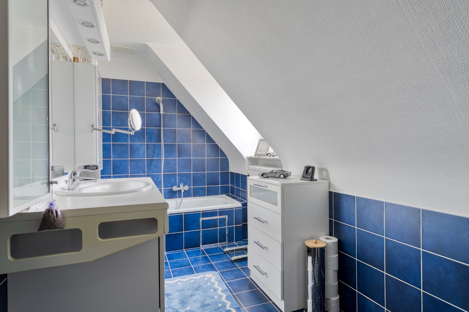 Mooie woning met 3 slaapkamers, garage en prachtige tuin! foto 14