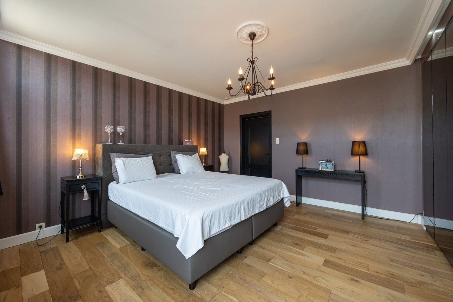 Karaktervol herenhuis met hedendaags comfort en tuin in Deurne foto 16