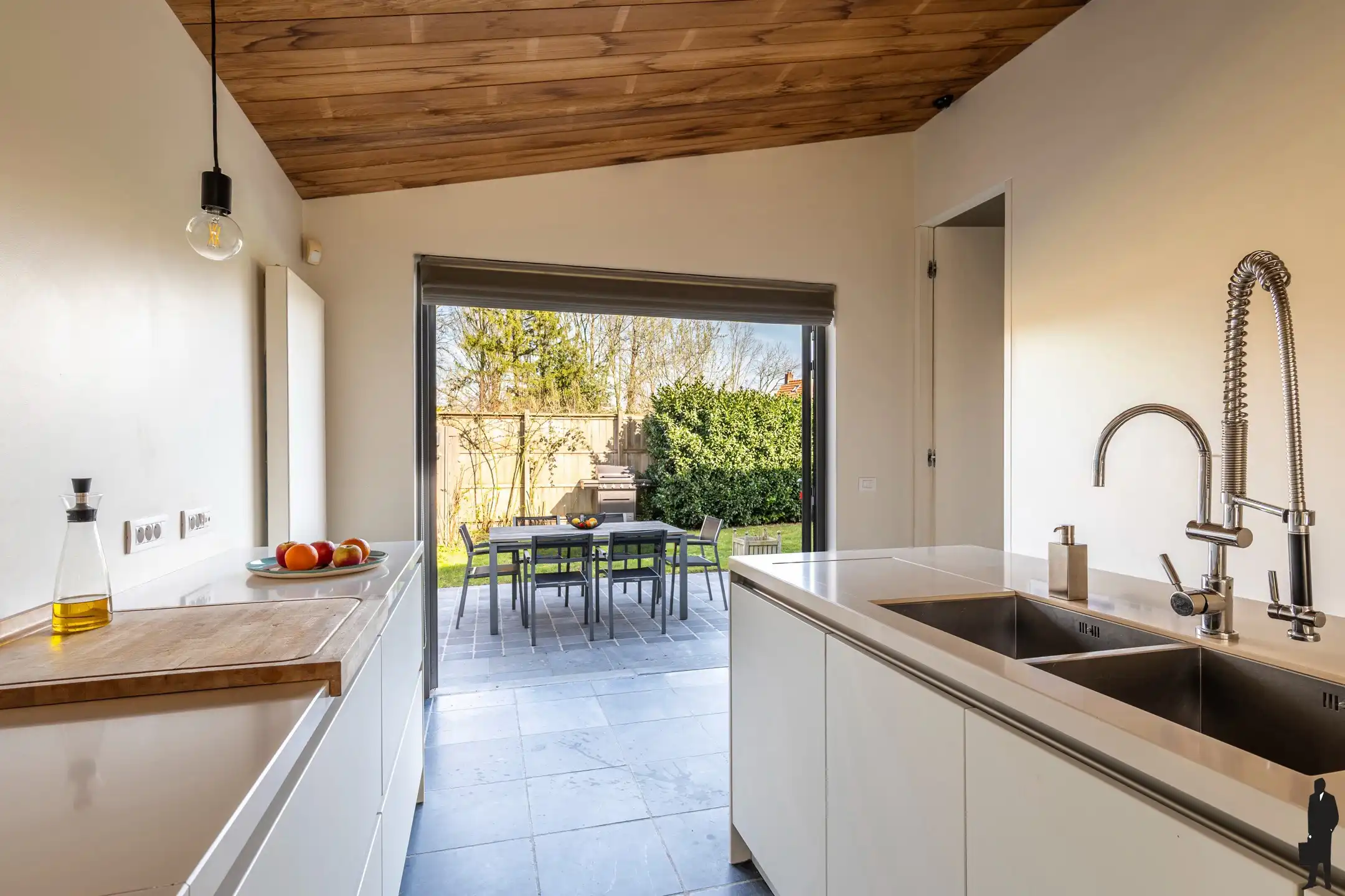 Unieke villa met zwembad, 4 slpk en zuidgerichte tuin foto 14