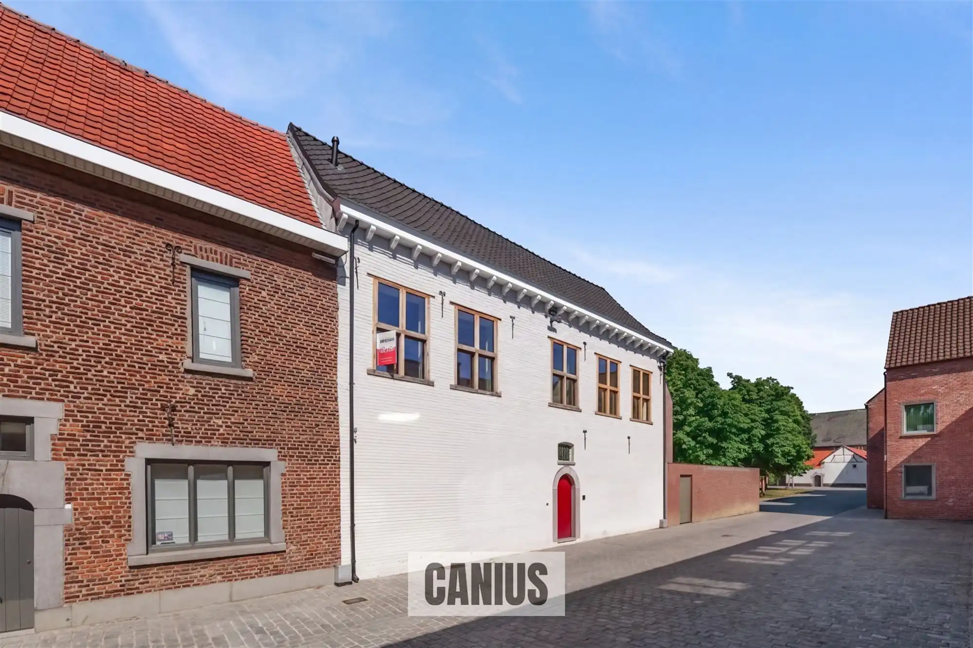 STATIGE WONING MET 3 SLKS EN TERRAS  foto 2
