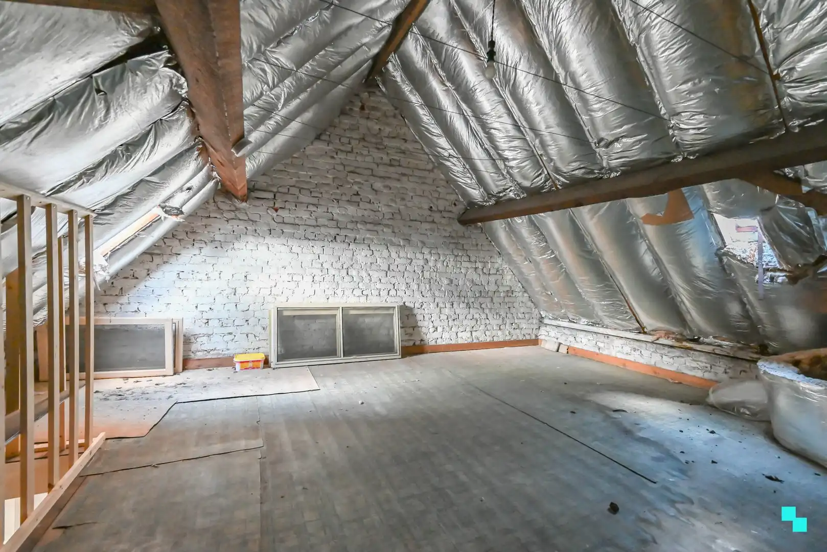 Verder op te frissen woning nabij centrum Izegem foto 24