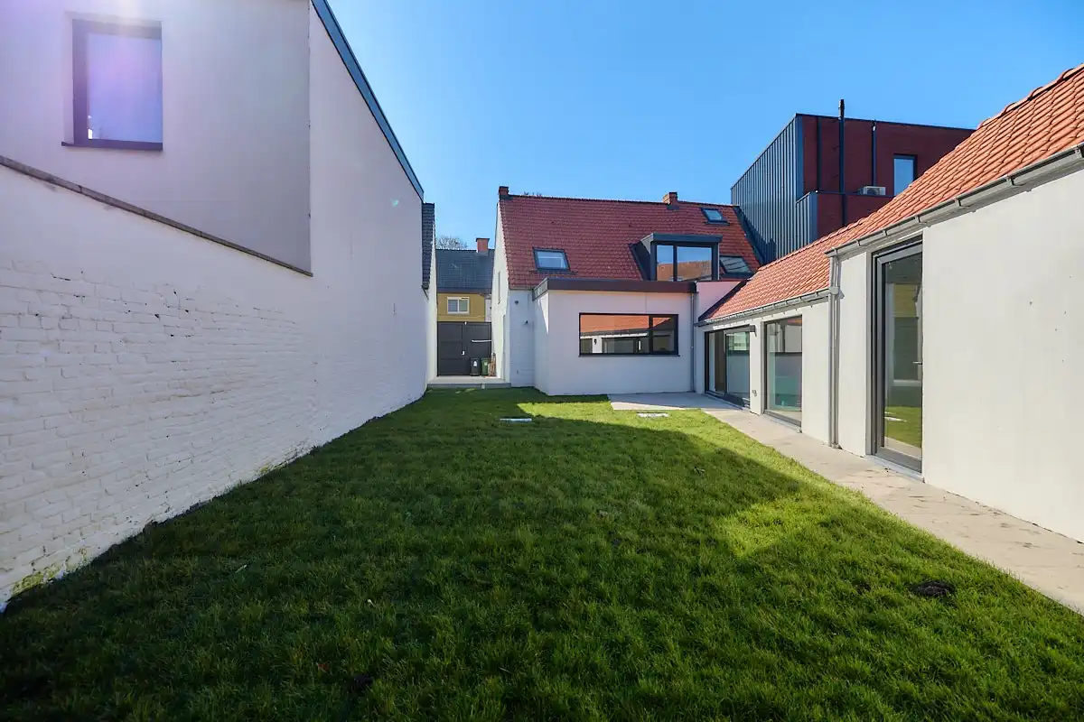 Gerenoveerde halfopen woning met 3 slaapkamers, bureau, parking en tuin in Sint-Denijs-Westrem foto 25