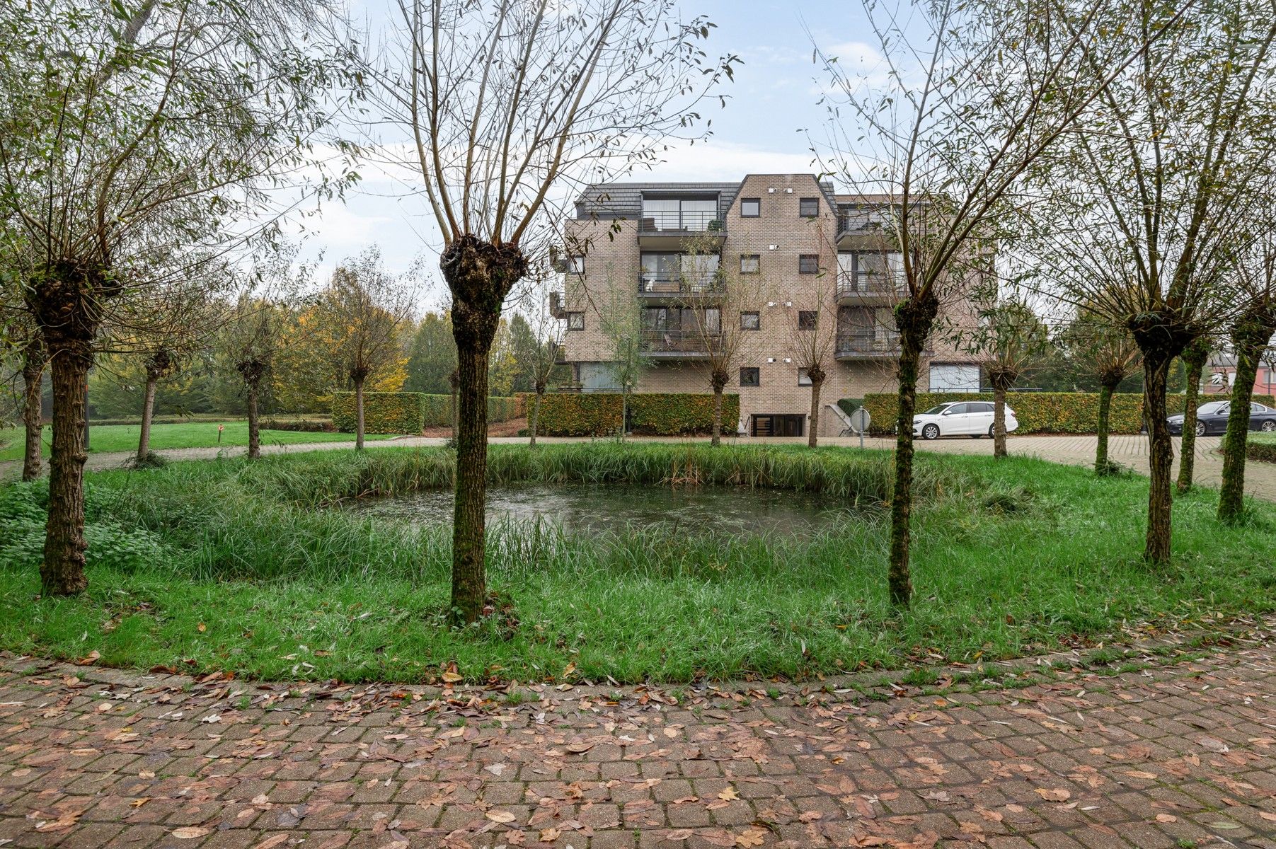 Instapklaar appartement met 2 ruime slaapkamers, terras en garagebox foto 2