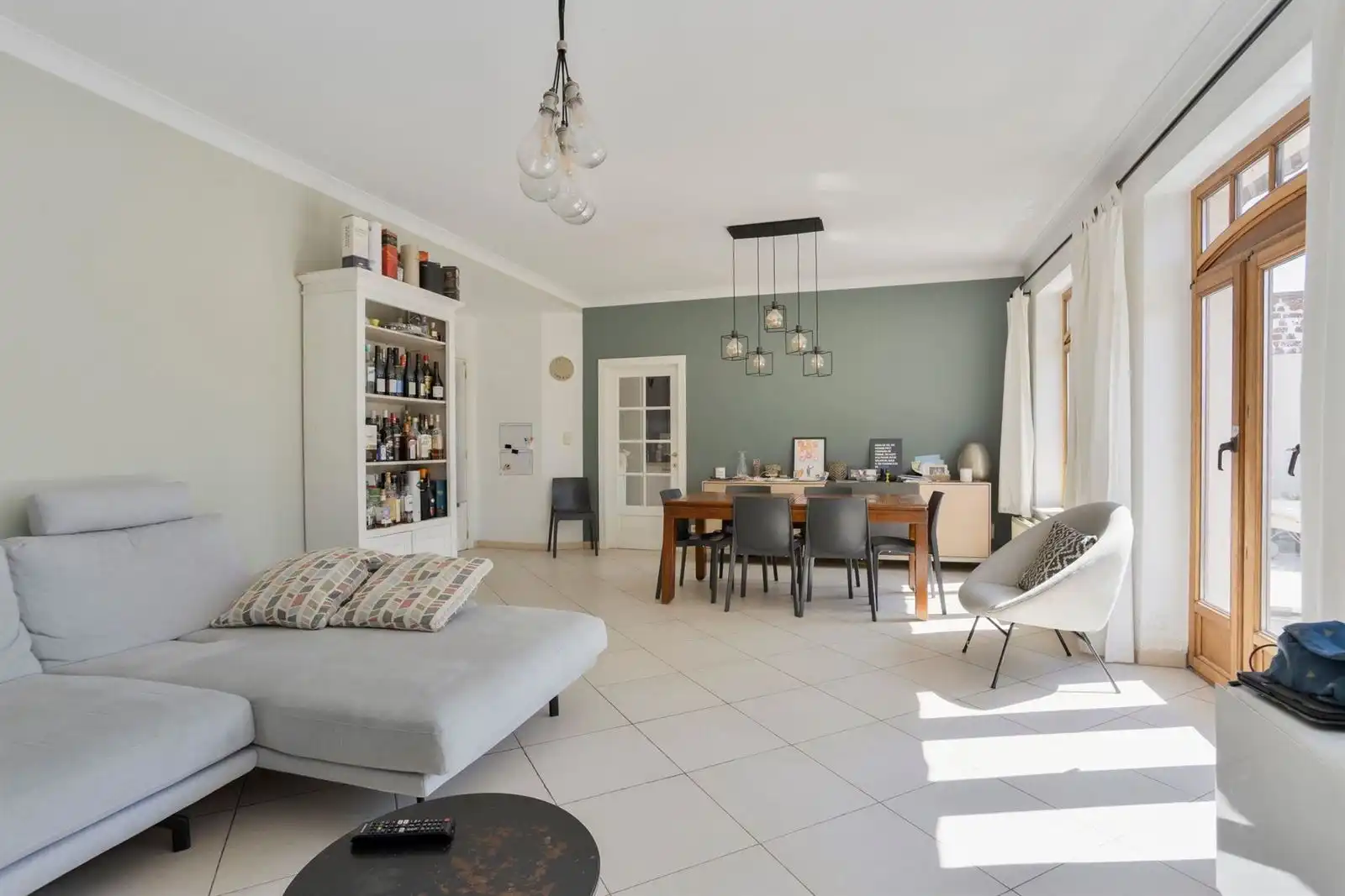 Ruime woning met 5 slaapkamers,tuin en garage foto 11