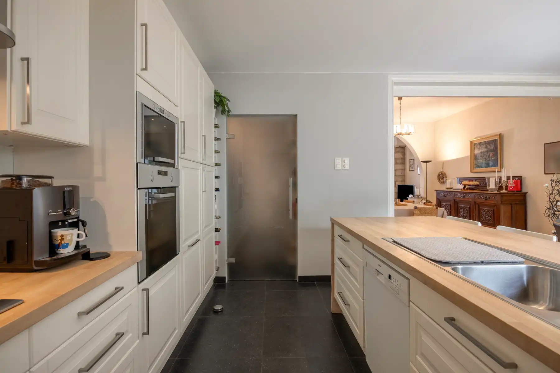 Herenhuis op toplocatie met 4 slaapkamers, garage en tuin! foto 9