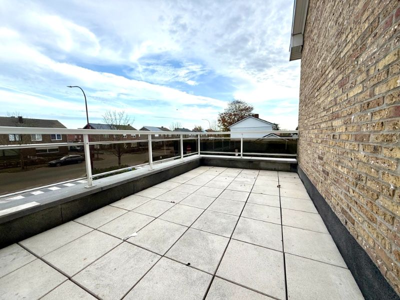 Verrassend ruim appartement met 3 slaapkamers, terras en 2 parkeerplaatsen foto 16