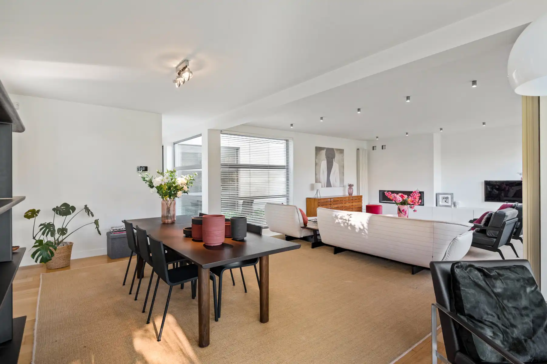 Moderne villa in een doodlopende straat vlakbij het centrum foto 8