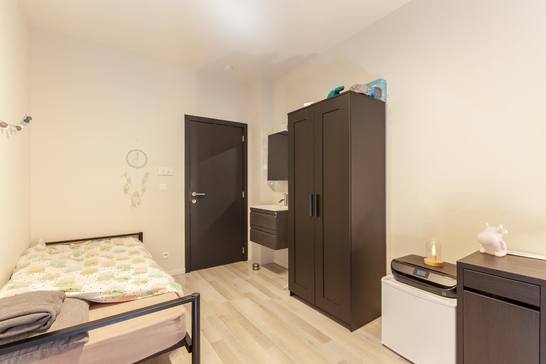 Studentenkamer met gedeeld sanitair foto 2