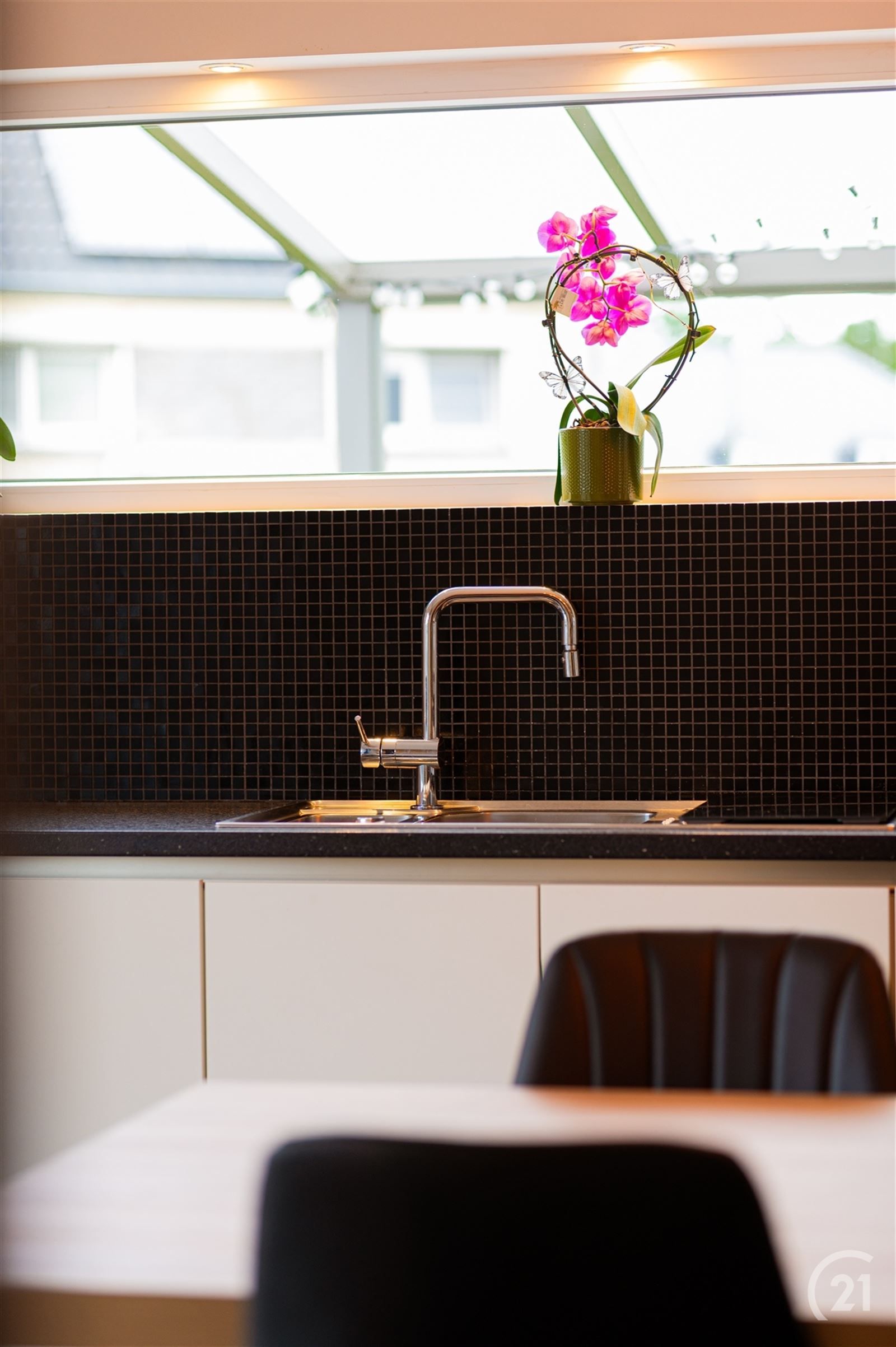 Moderne,  luxueuse  3 gevelwoning met tuin en carport op 3 are 77 foto 9