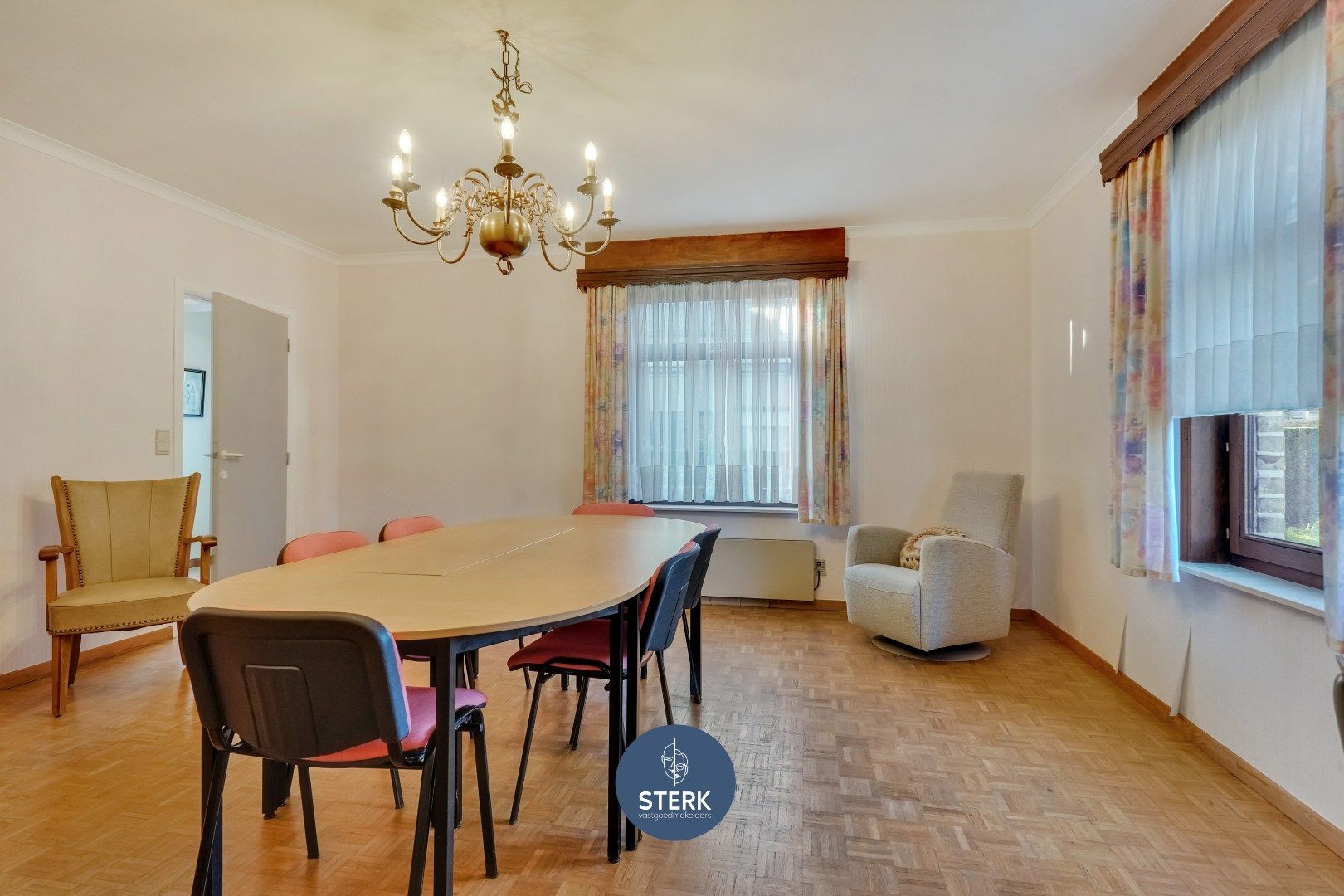 OP TE KNAPPEN GEZINSWONING MET VEEL POTENTIEEL NABIJ MAASTRICHT !  foto 6