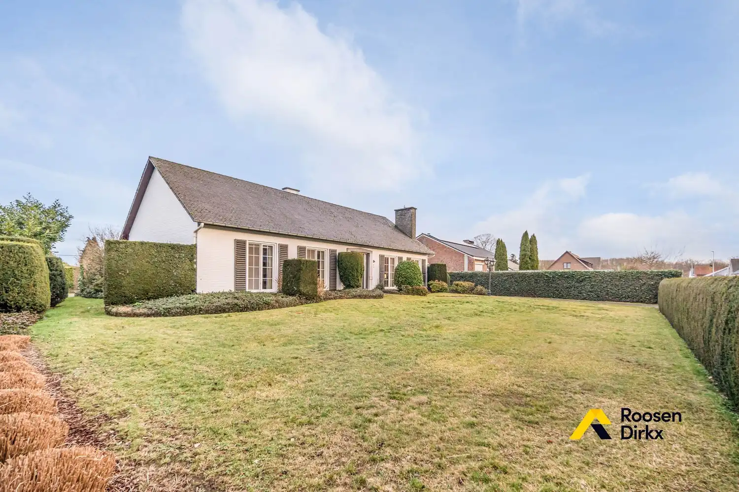 Charmante gelijkvloerse woning met 4 slaapkamers op perceel 1.282m² foto 2