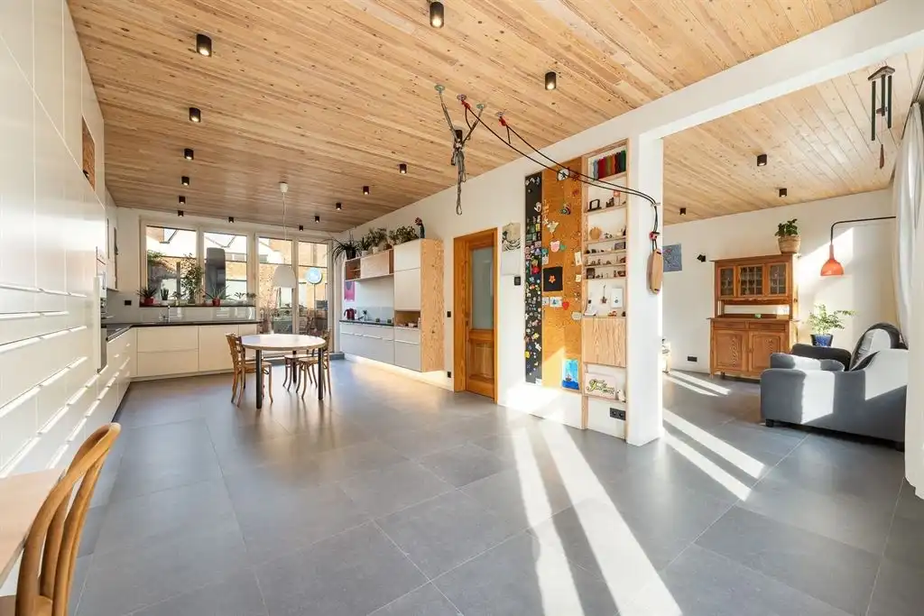 Ruime woning met dakterras en atelier foto 2