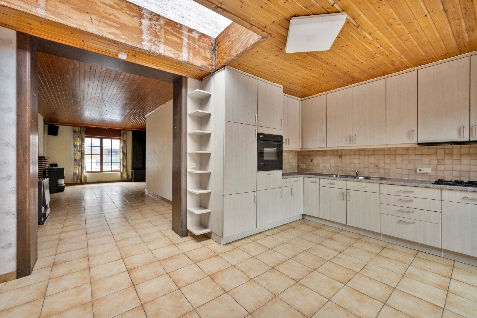 Te renoveren woning met 2 slaapkamers en zonnige tuin in Mesen foto 5