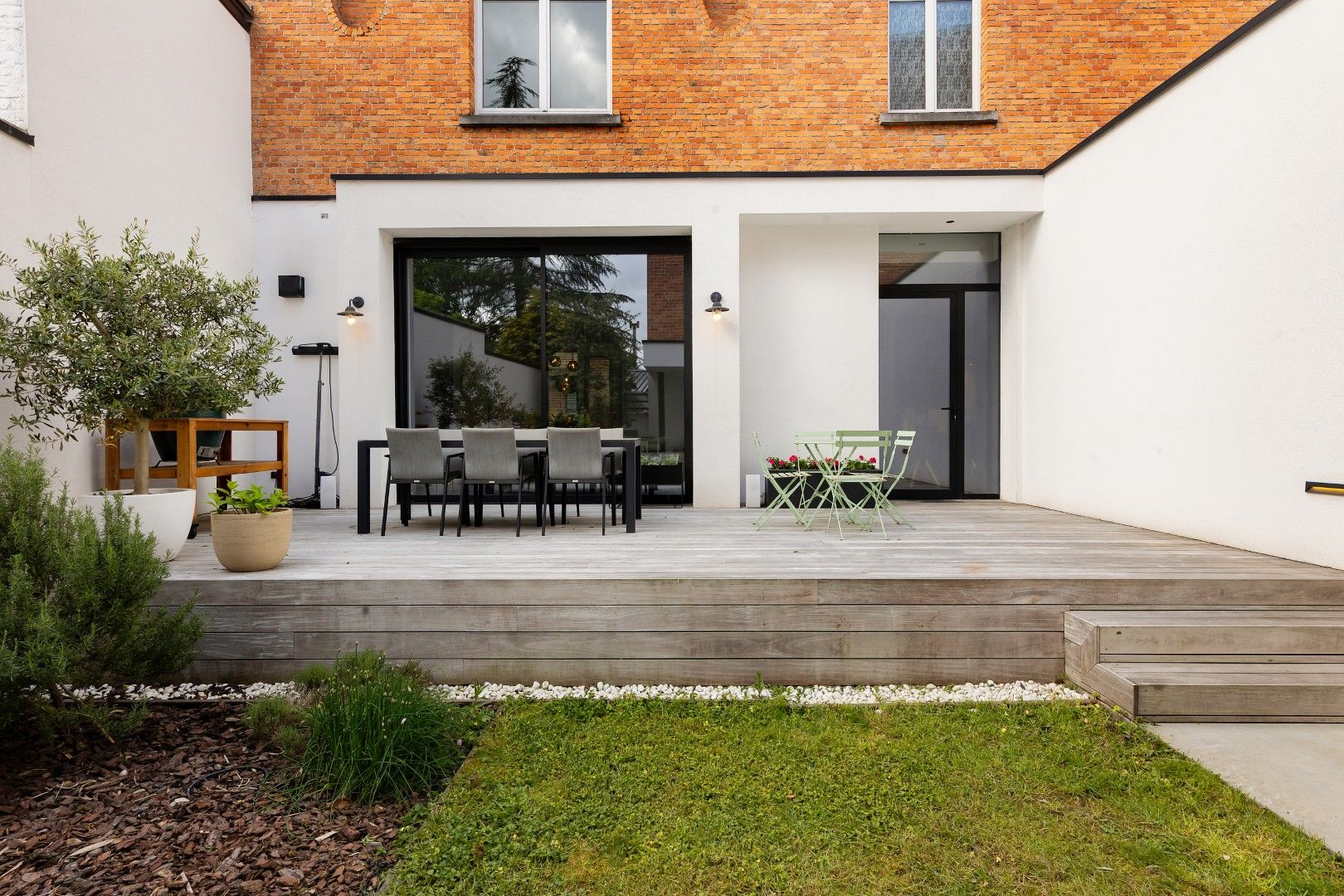 SUBLIEM GERENOVEERDE HERENWONING MET DUBBELE GARAGE.  foto 6