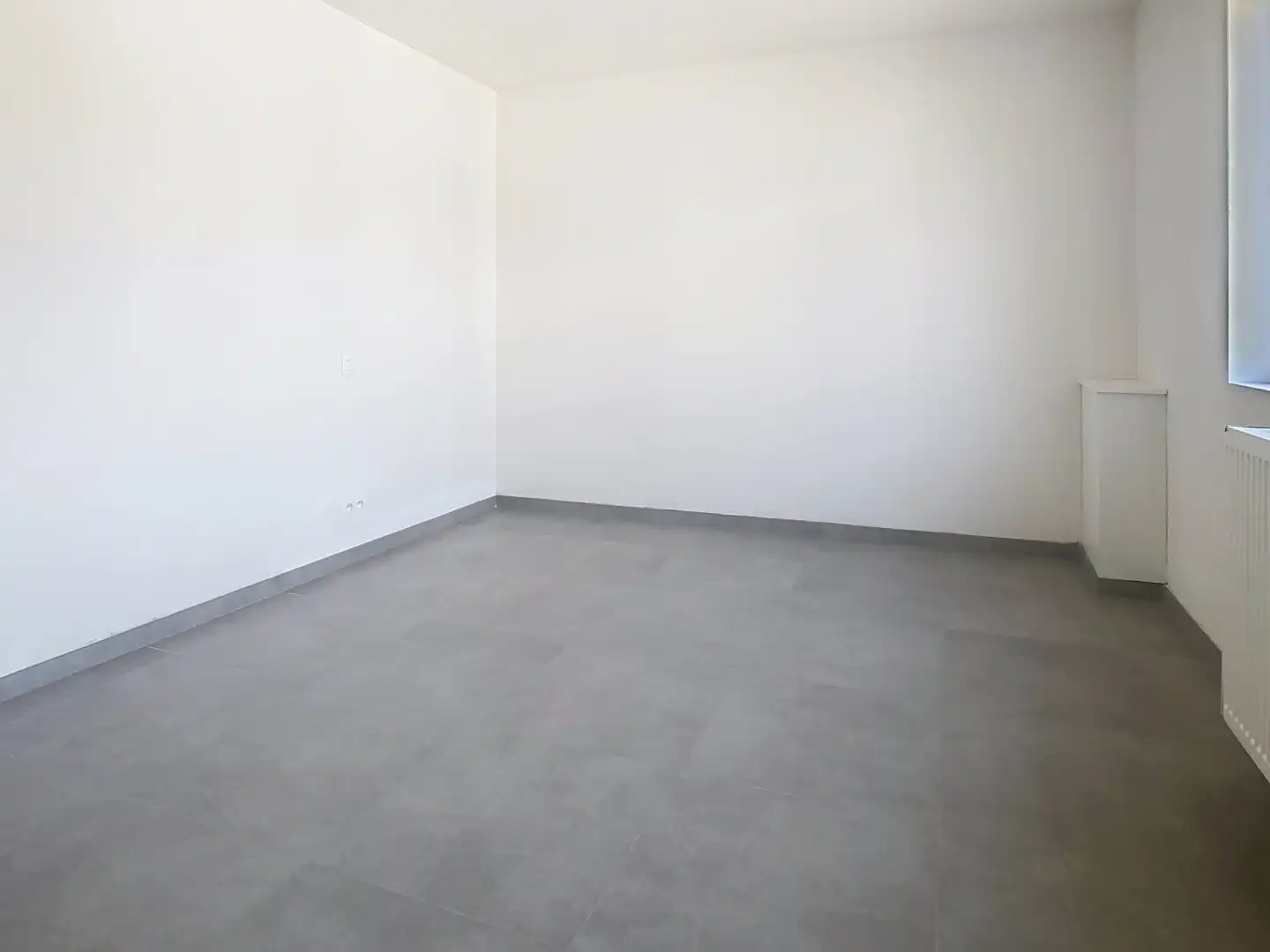 Totaal vernieuwde woning met 4 slaapkamers en inpandige garage foto 10