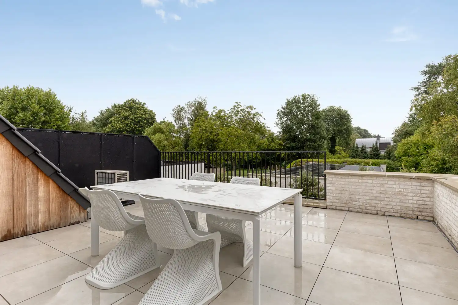 LUXUEUS APPARTEMENT MET PRIVE TUIN, TERRAS EN GARAGE VOOR 2 WAGENS TE OLMEN! foto 13