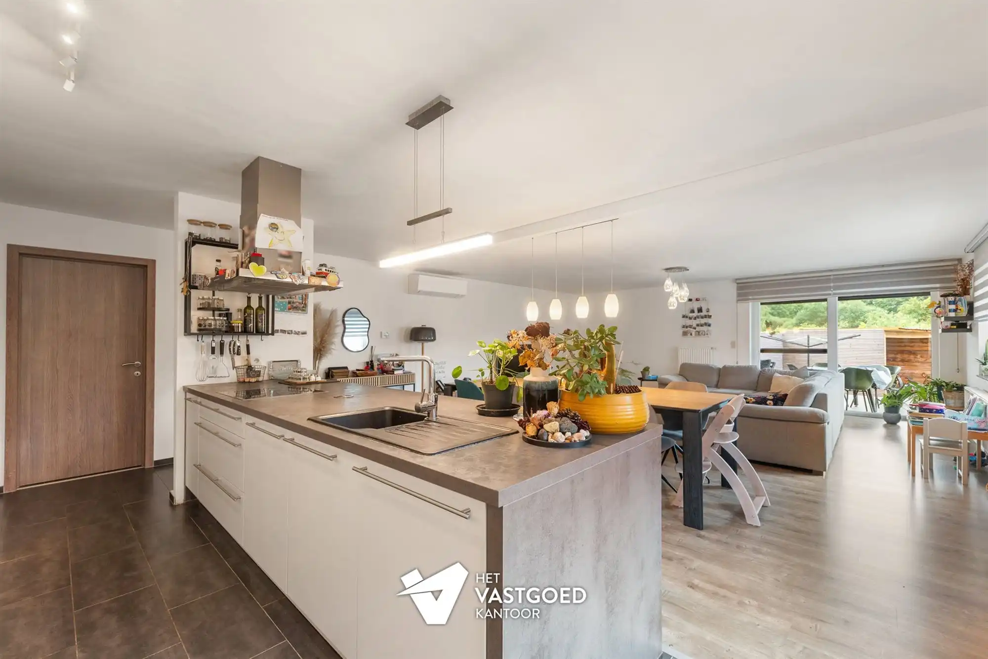 PERFECT ONDERHOUDEN EN ENERGIEZUINIG GELIJKVLOERS APPARTEMENT (165M²) EN TUIN TE BERINGEN foto 8