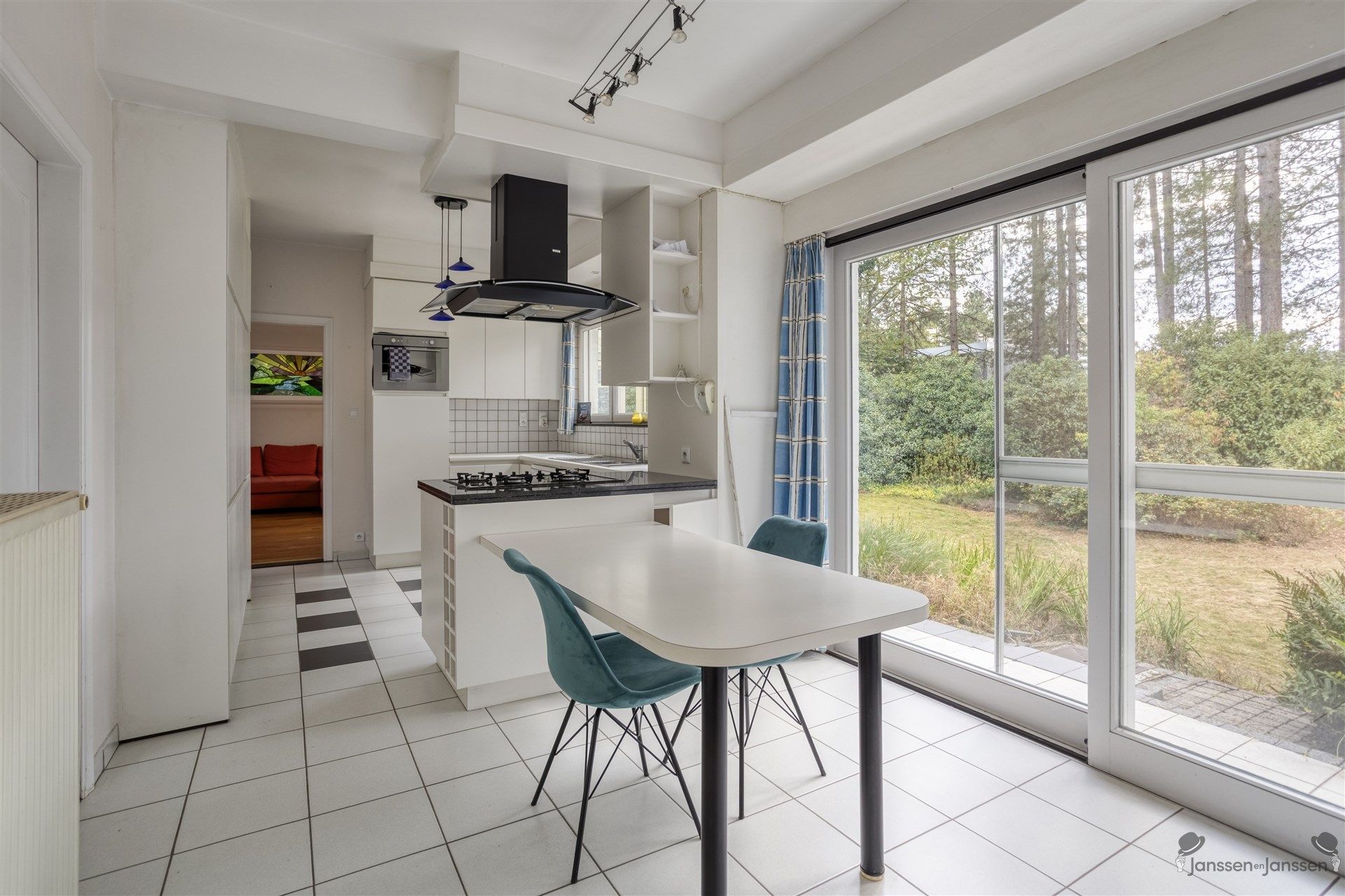 Woning op mooi villaperceel van 1.500 m² foto 13